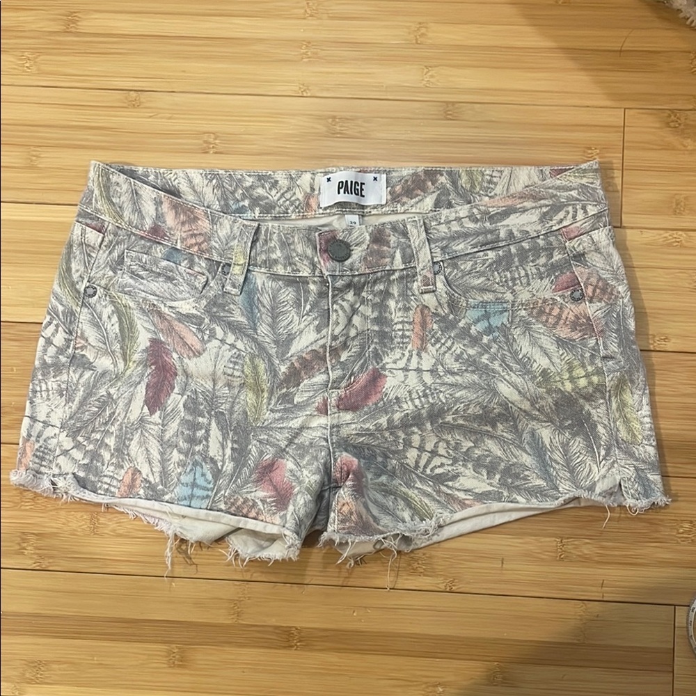 PAIGE x LIBERTY Shorts Womens Size 29 Ivory Feathers Silverlake
Cut-Off Denim